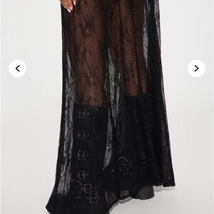 Women’s Lace maxi skirt NEW- medium